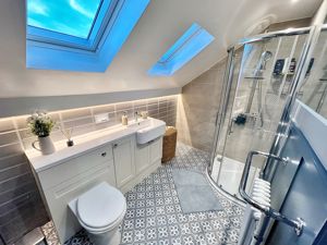 En-suite- click for photo gallery